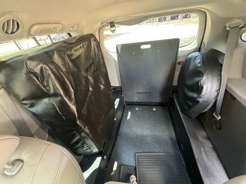 Used 2020 Toyota Sienna L image 19