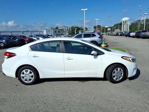 Used 2017 Kia Forte LX FWD image 2
