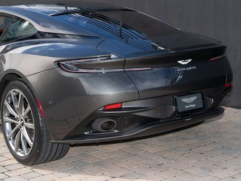 Used 2018 Aston Martin DB11 Coupe image 24