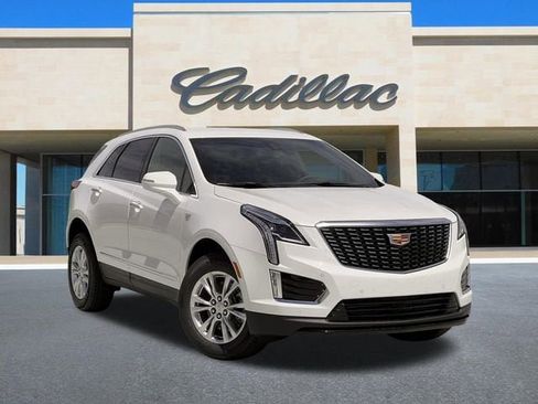 New 2026 Cadillac XT5 Luxury image 2