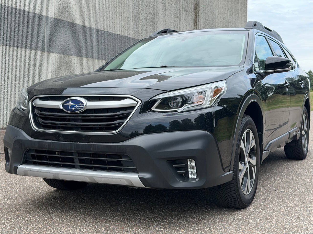 Used 2021 Subaru Outback Limited w/ Popular Package #2 AWD/4WD image 1