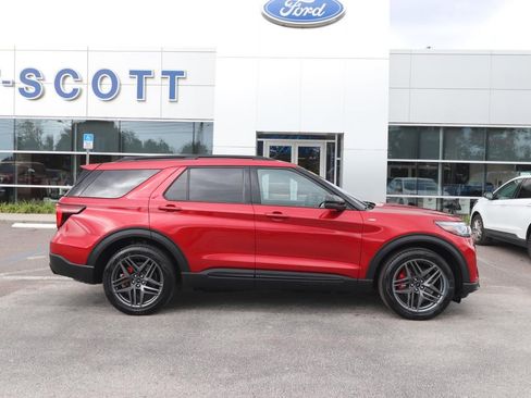 Certified 2025 Ford Explorer ST-Line w/ Premium Package RWD image 16