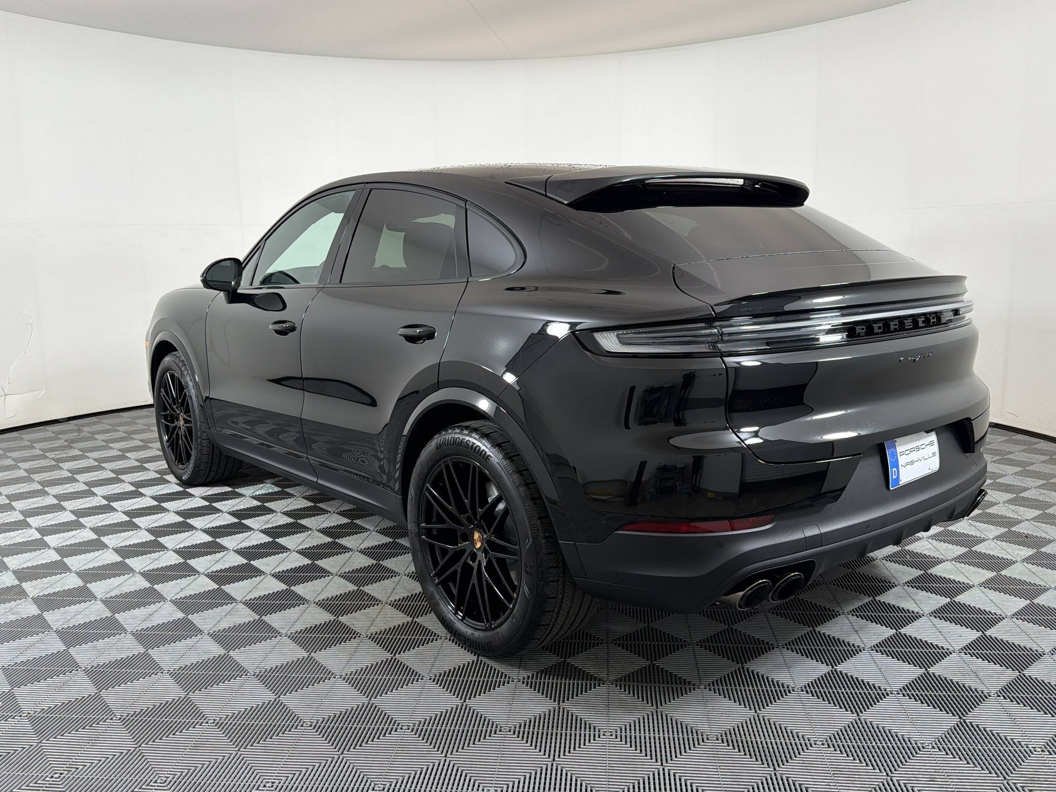 Used 2026 Porsche Cayenne Coupe AWD/4WD image 3