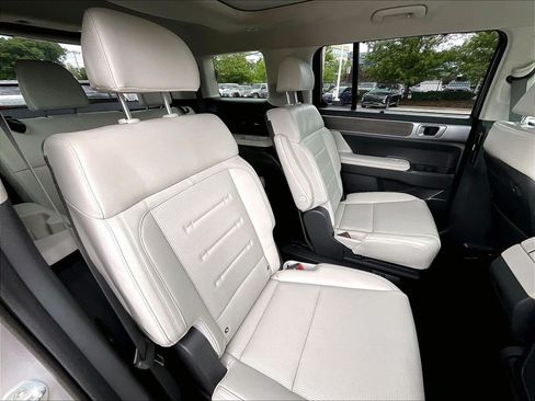 Used 2025 Hyundai Santa Fe Calligraphy AWD/4WD image 16