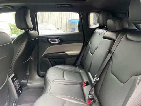 Used 2023 Jeep Compass Limited w/ Elite Group AWD/4WD image 11