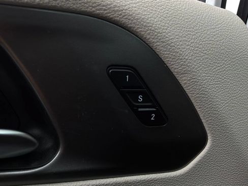 Used 2024 Chrysler Pacifica Touring-L FWD image 26