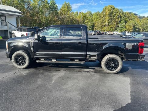 New 2026 Ford F250 Lariat w/ Black Appearance Package image 8