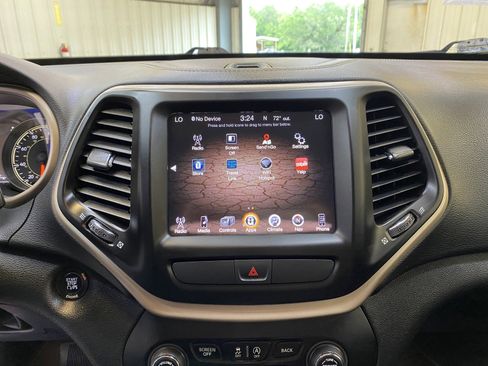 Used 2016 Jeep Cherokee Limited AWD/4WD image 39
