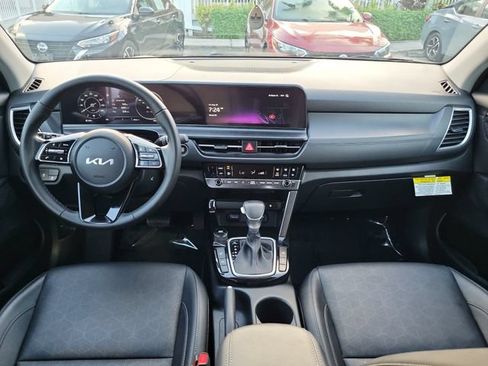 Used 2025 Kia Seltos EX w/ EX Sunroof Package FWD image 8