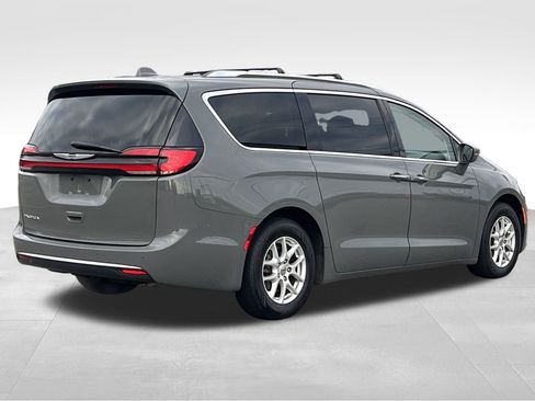 Used 2021 Chrysler Pacifica Touring-L image 32