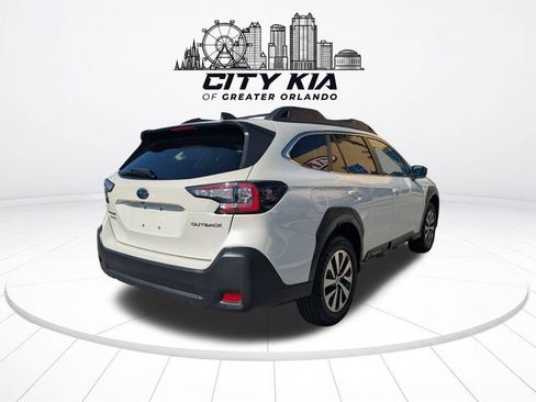 Used 2023 Subaru Outback Premium AWD/4WD image 5
