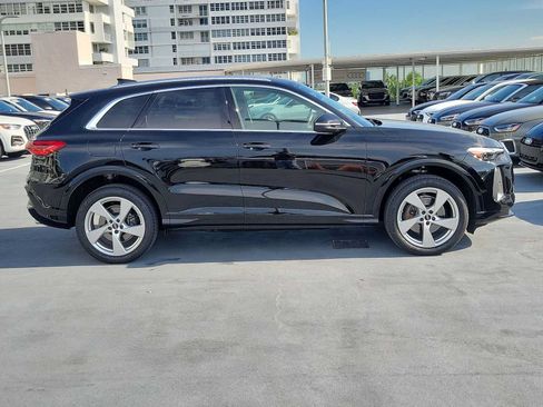Certified 2025 Audi Q5 Premium Plus w/ Premium Plus AWD/4WD image 7