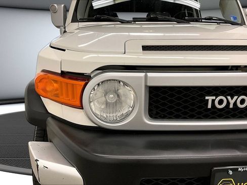 Used 2013 Toyota FJ Cruiser 4WD w/ Upgrade Pkg image 28