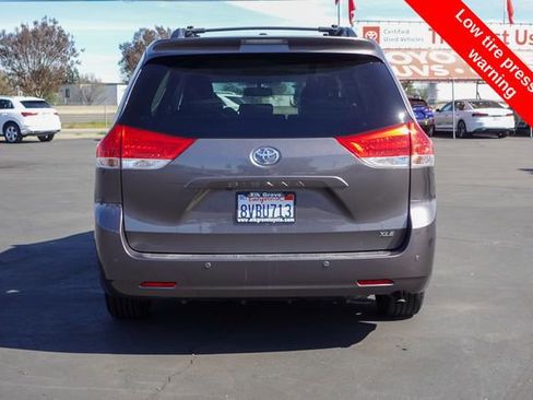 Used 2014 Toyota Sienna XLE image 9