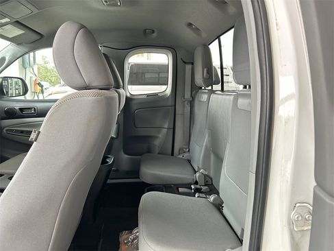 Used 2013 Toyota Tacoma Base image 31
