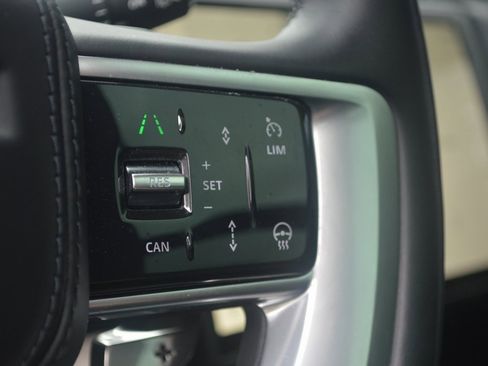 Used 2025 Land Rover Range Rover SE image 16