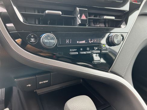 Certified 2022 Toyota Camry LE image 8