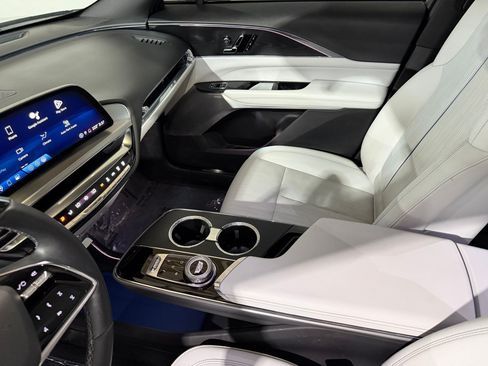 Certified 2024 Cadillac Lyriq Luxury RWD image 38