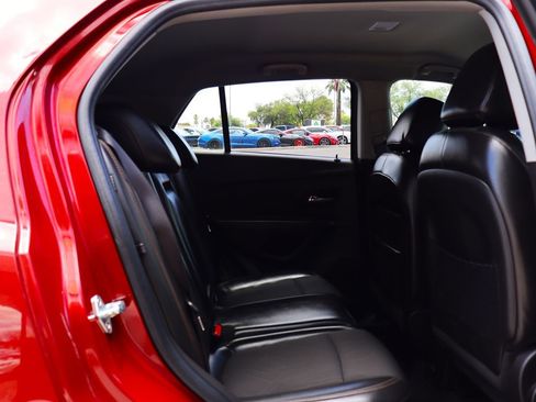 Used 2022 Chevrolet Trax LT w/ LT Convenience Package FWD image 27