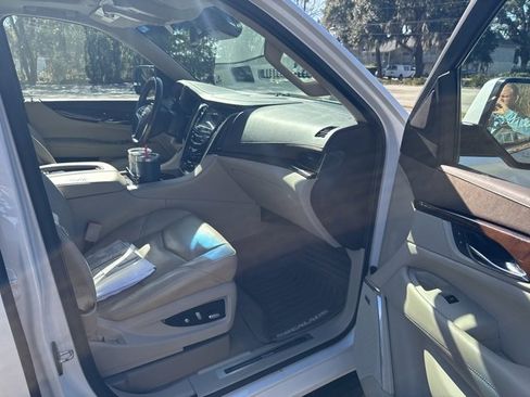 Used 2016 Cadillac Escalade Premium image 7