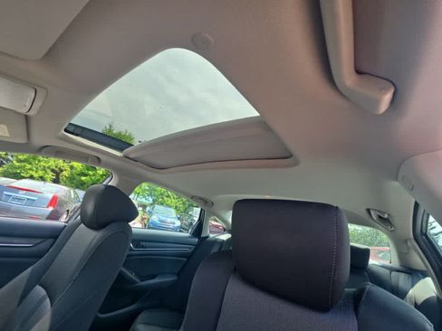 Used 2018 Honda Accord EX image 14