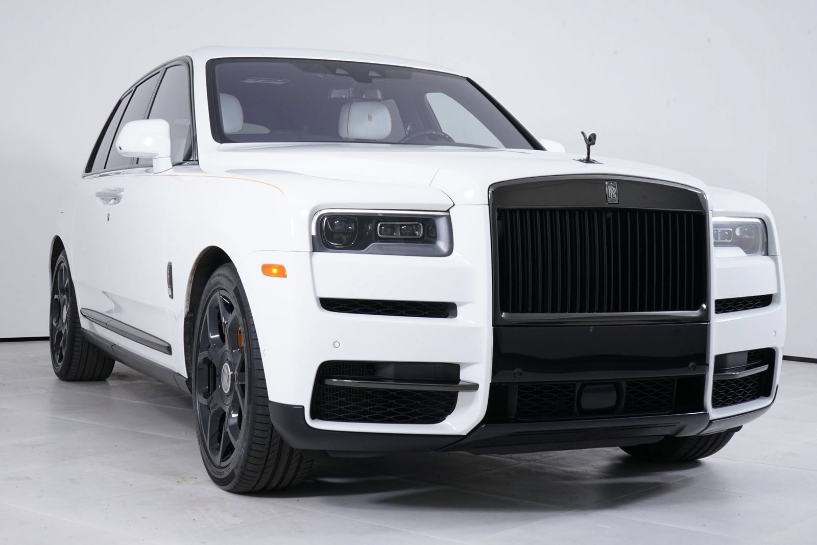 Used 2022 Rolls-Royce Cullinan Black Badge w/ Dark Exterior Package AWD/4WD image 16