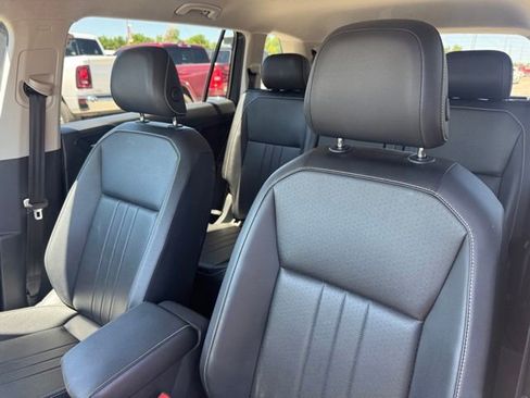 Used 2024 Volkswagen Tiguan SE FWD image 11