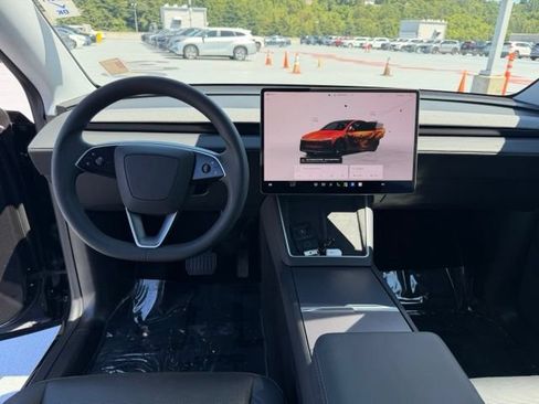 Used 2026 Tesla Model Y AWD image 12