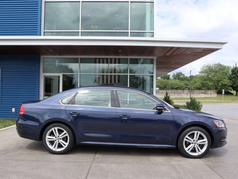Used 2014 Volkswagen Passat 1.8T SE FWD image 2