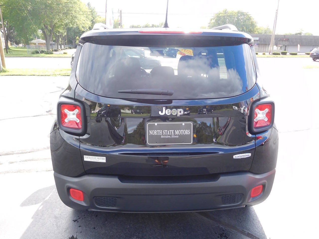 Used 2017 Jeep Renegade Latitude FWD image 8