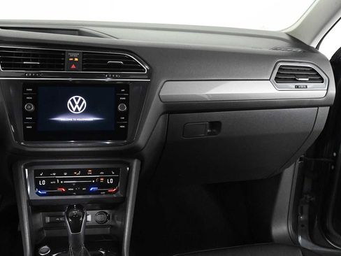 Certified 2022 Volkswagen Tiguan SE w/ Panoramic Sunroof Package FWD image 16