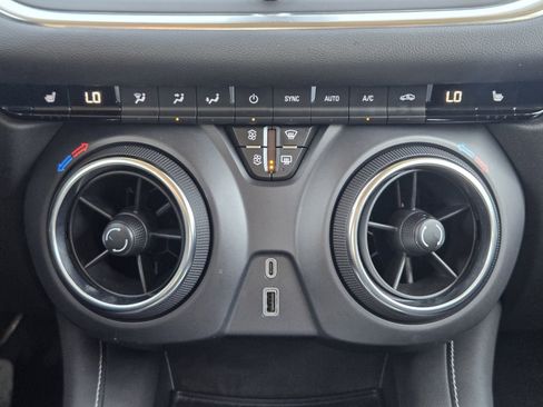 Used 2025 Chevrolet Blazer LT image 20