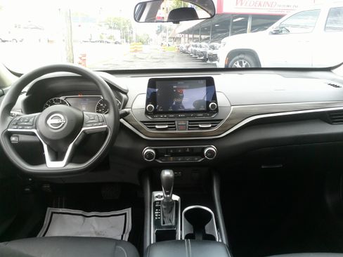 Used 2024 Nissan Altima 2.5 SV FWD image 19