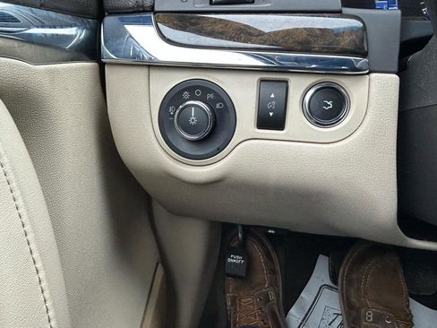 Used 2014 Lincoln MKS AWD w/ Equipment Group 101A image 30