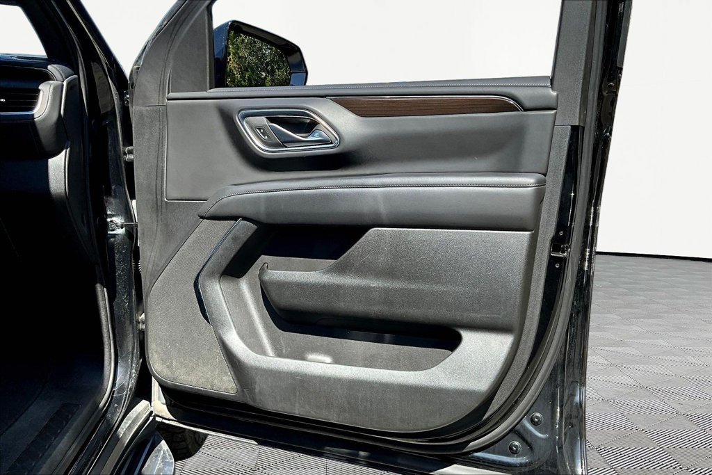 Used 2024 GMC Yukon XL SLE AWD/4WD image 30