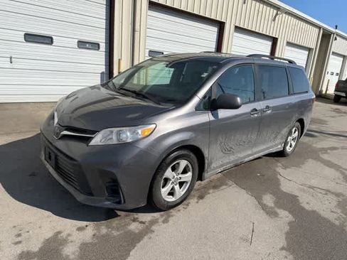 Used 2020 Toyota Sienna LE image 11