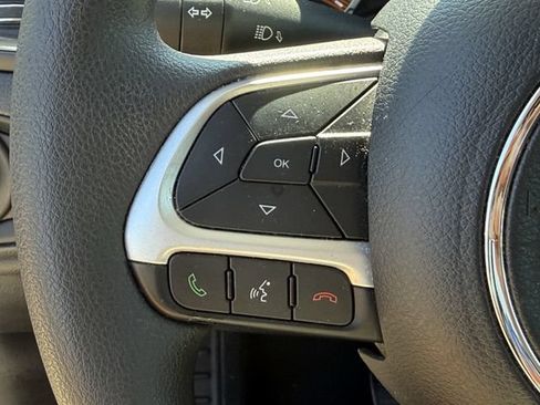 Used 2023 Jeep Renegade Latitude AWD/4WD image 15