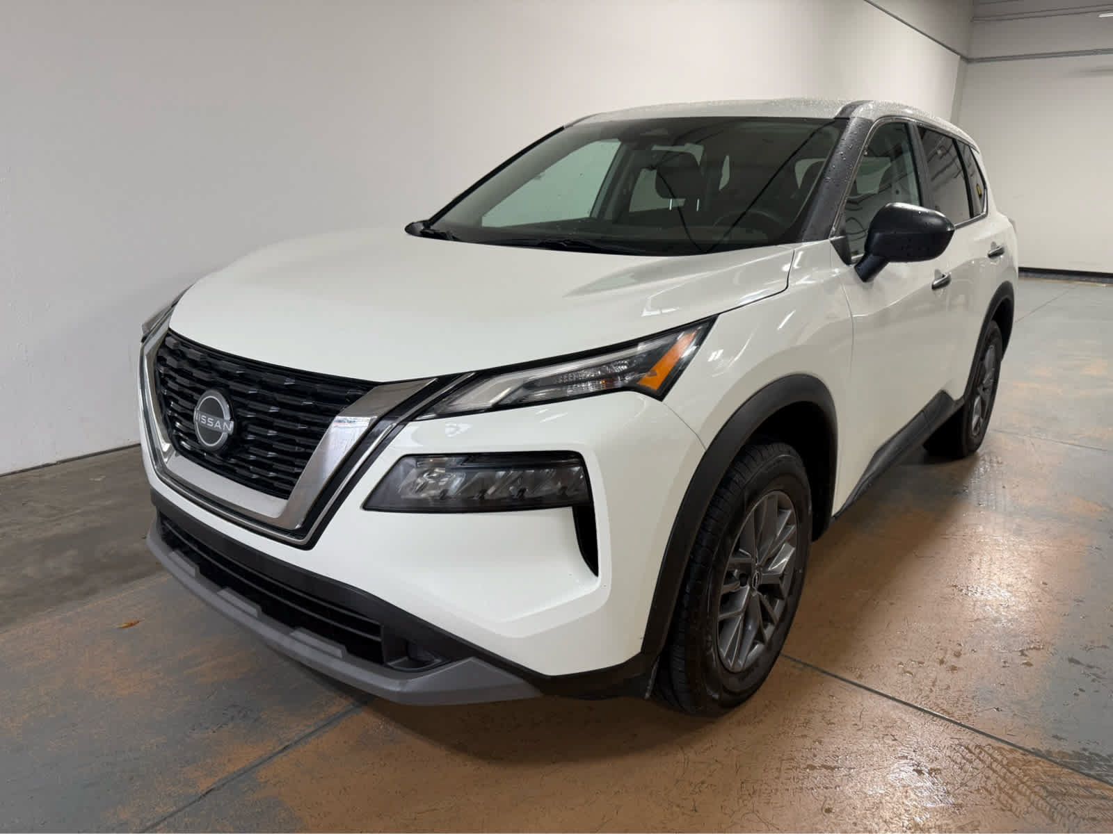 Used 2023 Nissan Rogue S AWD/4WD image 1