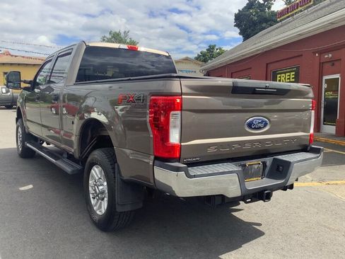 Used 2018 Ford F250 XLT w/ FX4 Off-Road Package AWD/4WD image 5