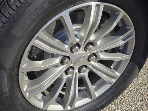 Used 2017 Cadillac XT5 Luxury image 22