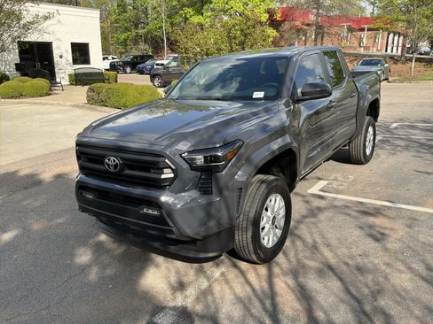Used 2025 Toyota Tacoma SR5 image 5