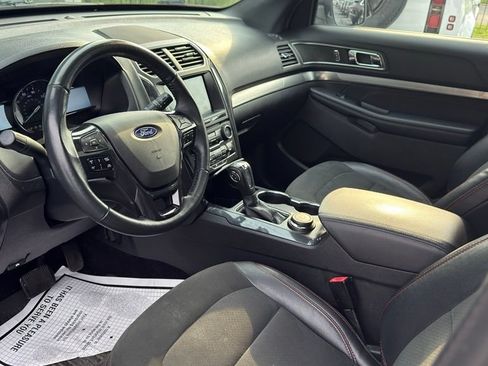 Used 2018 Ford Explorer XLT w/ Equipment Group 202A AWD/4WD image 9