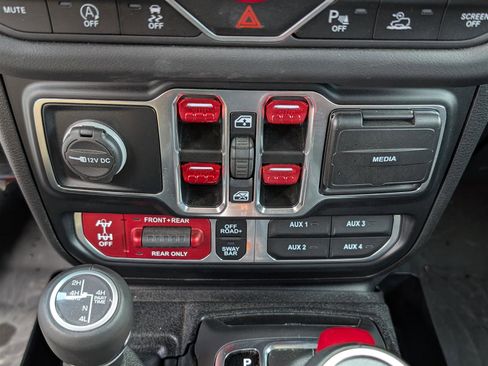 Used 2024 Jeep Gladiator Rubicon image 27