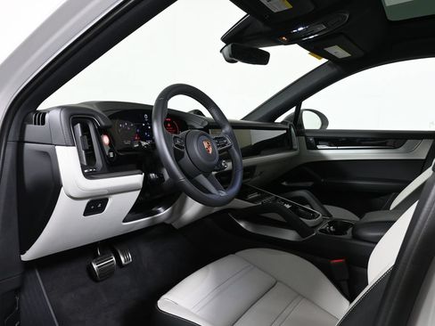Used 2026 Porsche Cayenne S AWD/4WD image 4