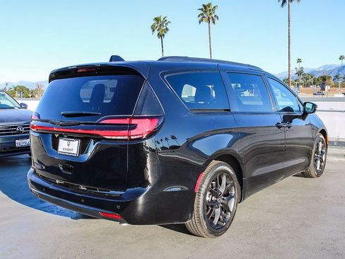 New 2026 Chrysler Pacifica Select w/ S Appearance Package image 7