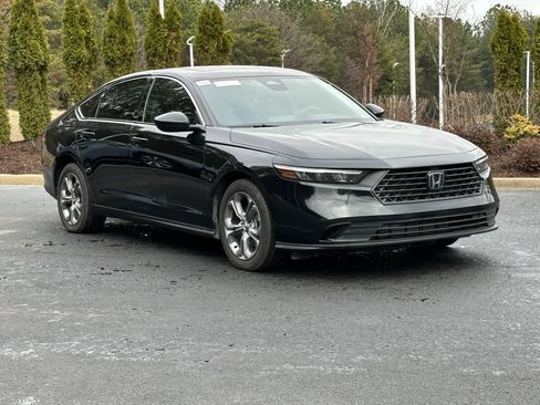 Used 2025 Honda Accord SE image 2