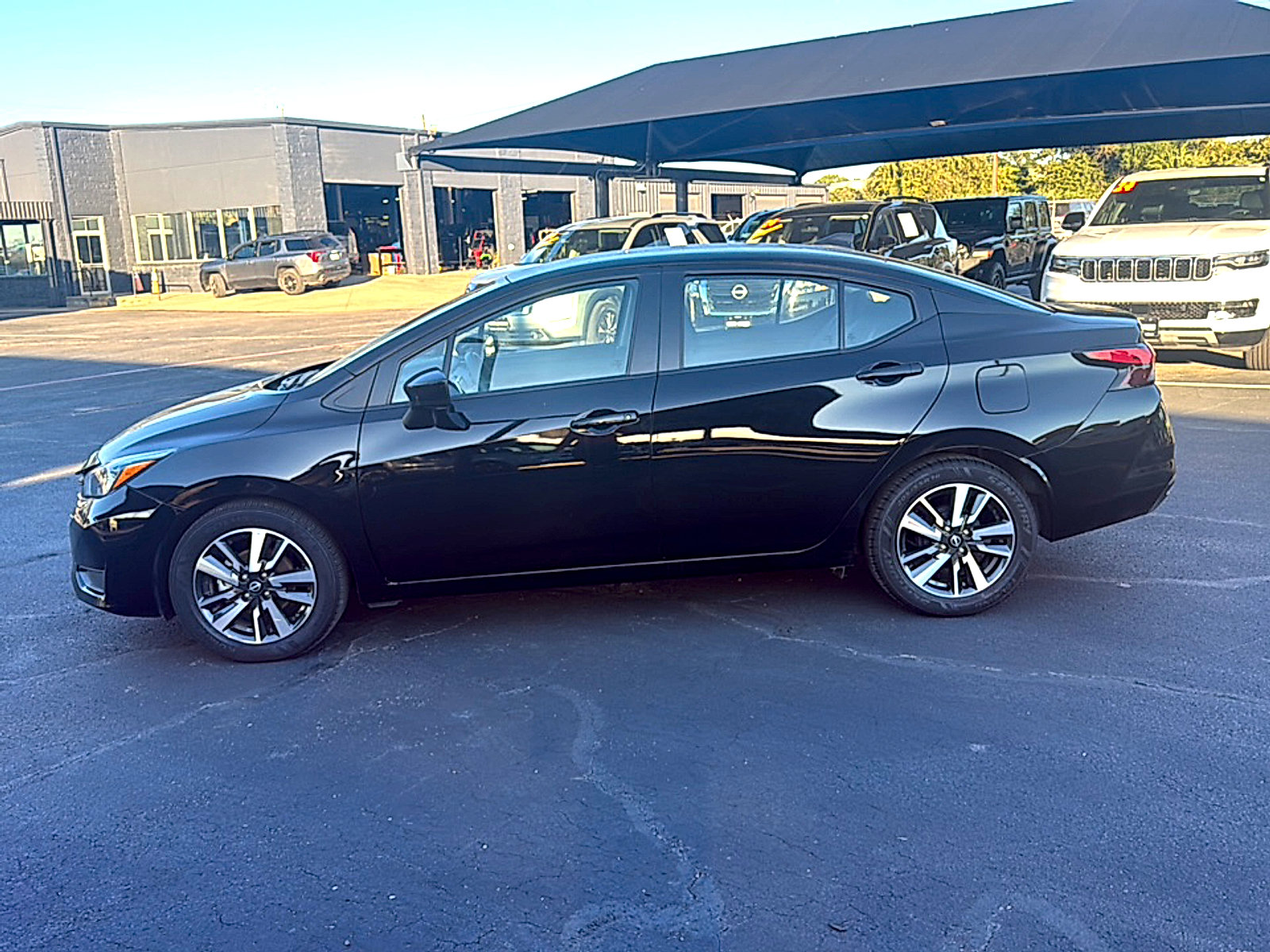 Used 2025 Nissan Versa SV FWD image 4
