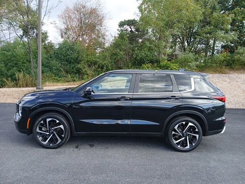 Used 2024 Mitsubishi Outlander SE image 3