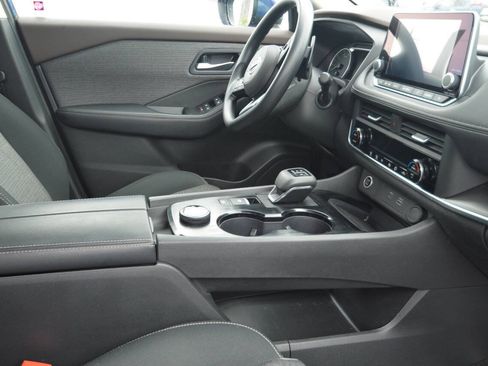 Used 2023 Nissan Rogue SV AWD/4WD image 13