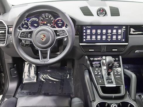 Used 2022 Porsche Cayenne image 13